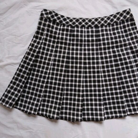 HM Divided Black White Plaid Pleated Skirt Academia Clueless Preppy Size 10 - Picture 2 of 7